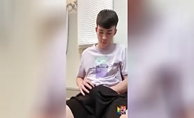 Straight boy wank on toilet
