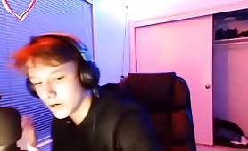 Cocky Dude Wanks His Dick